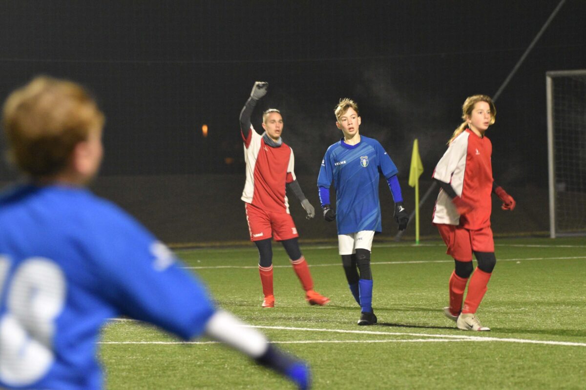 Ernan Ćoralič in Ema Malgaj v nasprotnikovem šestnajst meterskem prostoru